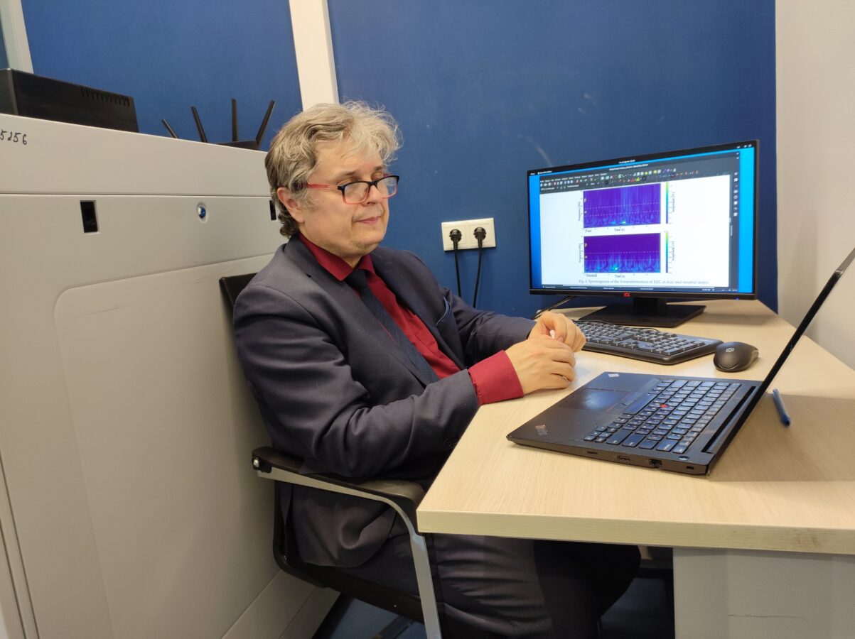 Нейросеть спасет от мошенников: как умные часы почувствуют ваш страх 