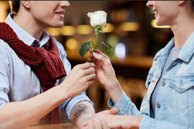 Не пишите сразу после первого свидания: названо идеальное время для сообщения, которое повышает интерес