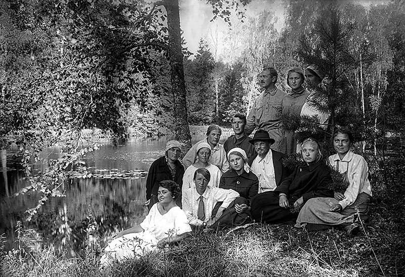 С заданным ускорением