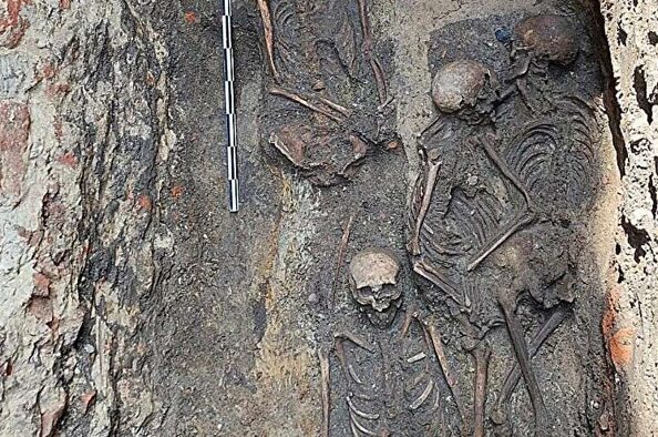 Объятие длиной в 700 лет: две женщины в средневековой могиле. ДНК раскрыла тайну, но оставила вопрос