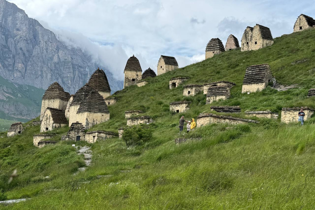 Город-призрак, где застыло время: история Даргавского некрополя
